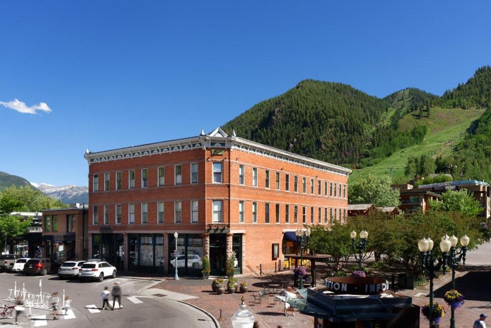 Independence Square 213, Spacious Hotel Room With 2 Queen Beds, Wet Bar, And Sitting Area Άσπεν Εξωτερικό φωτογραφία