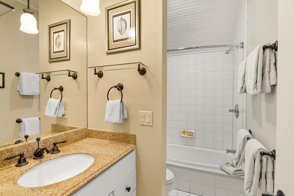 Independence Square 213, Spacious Hotel Room With 2 Queen Beds, Wet Bar, And Sitting Area Άσπεν Εξωτερικό φωτογραφία